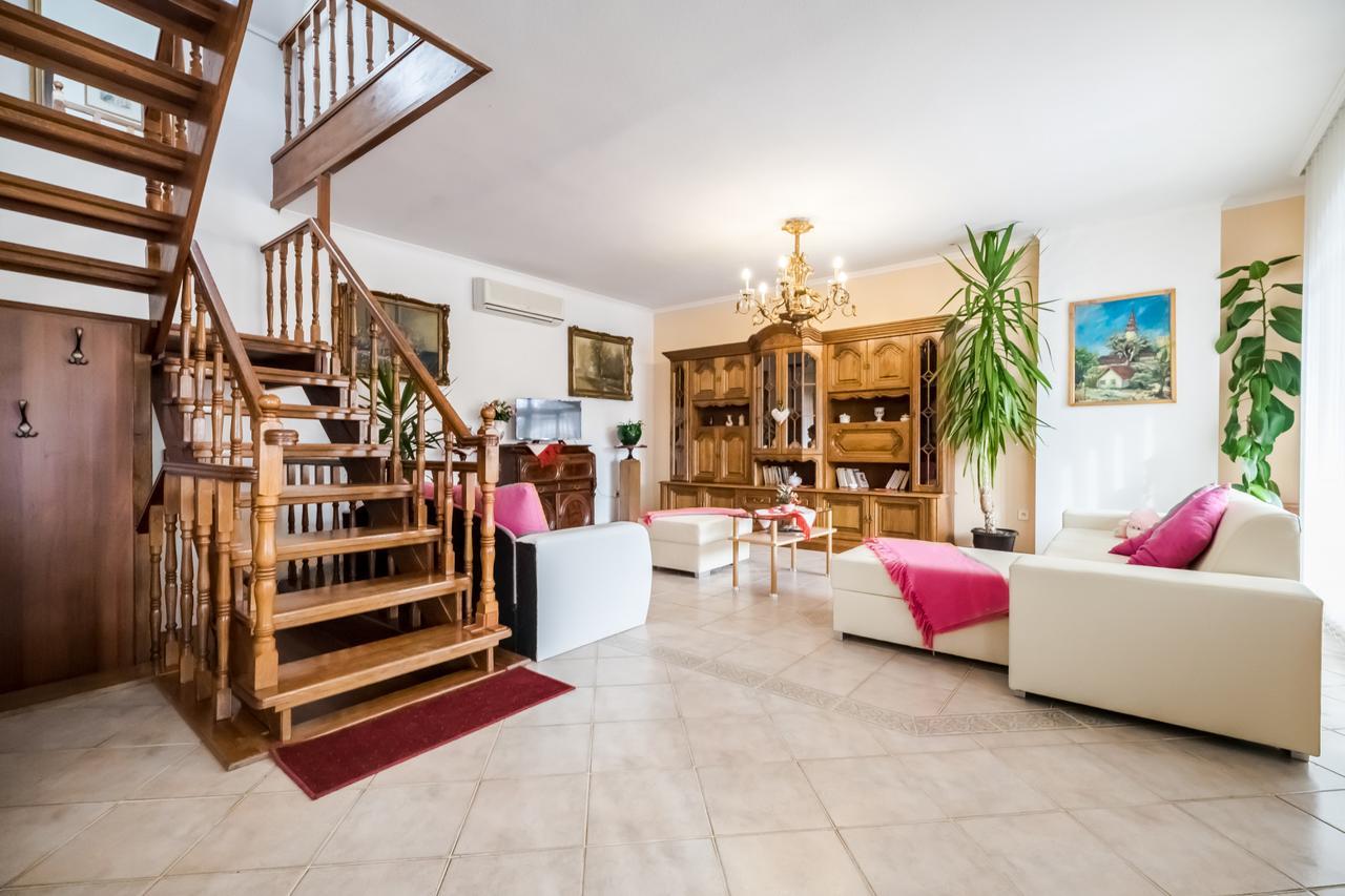 Kertvarosi Csaladi Haz Budapest Exterior foto